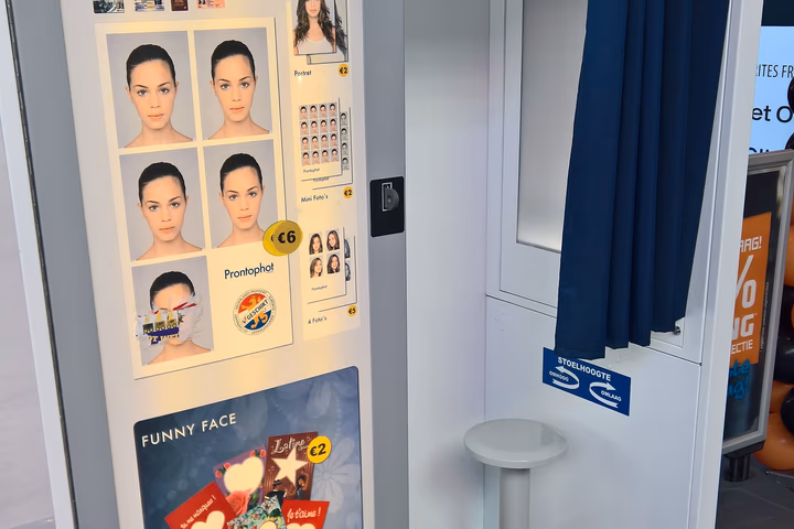 Passport pictures photo booth, Winschoten (2017)
