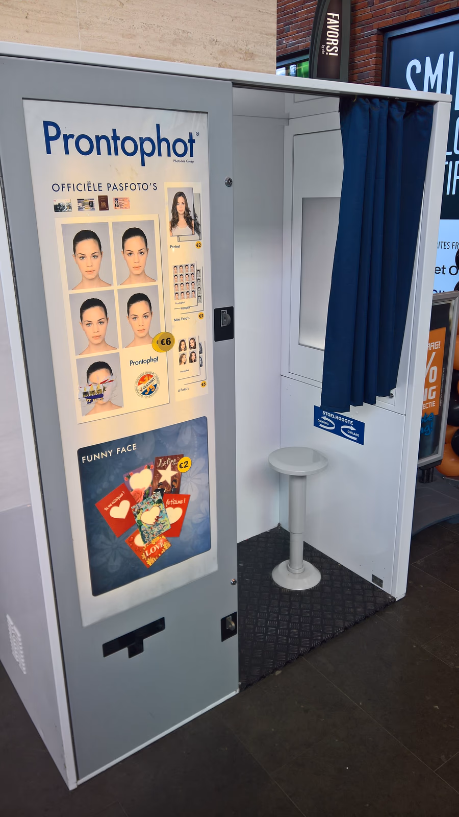 Passport pictures photo booth, Winschoten (2017)